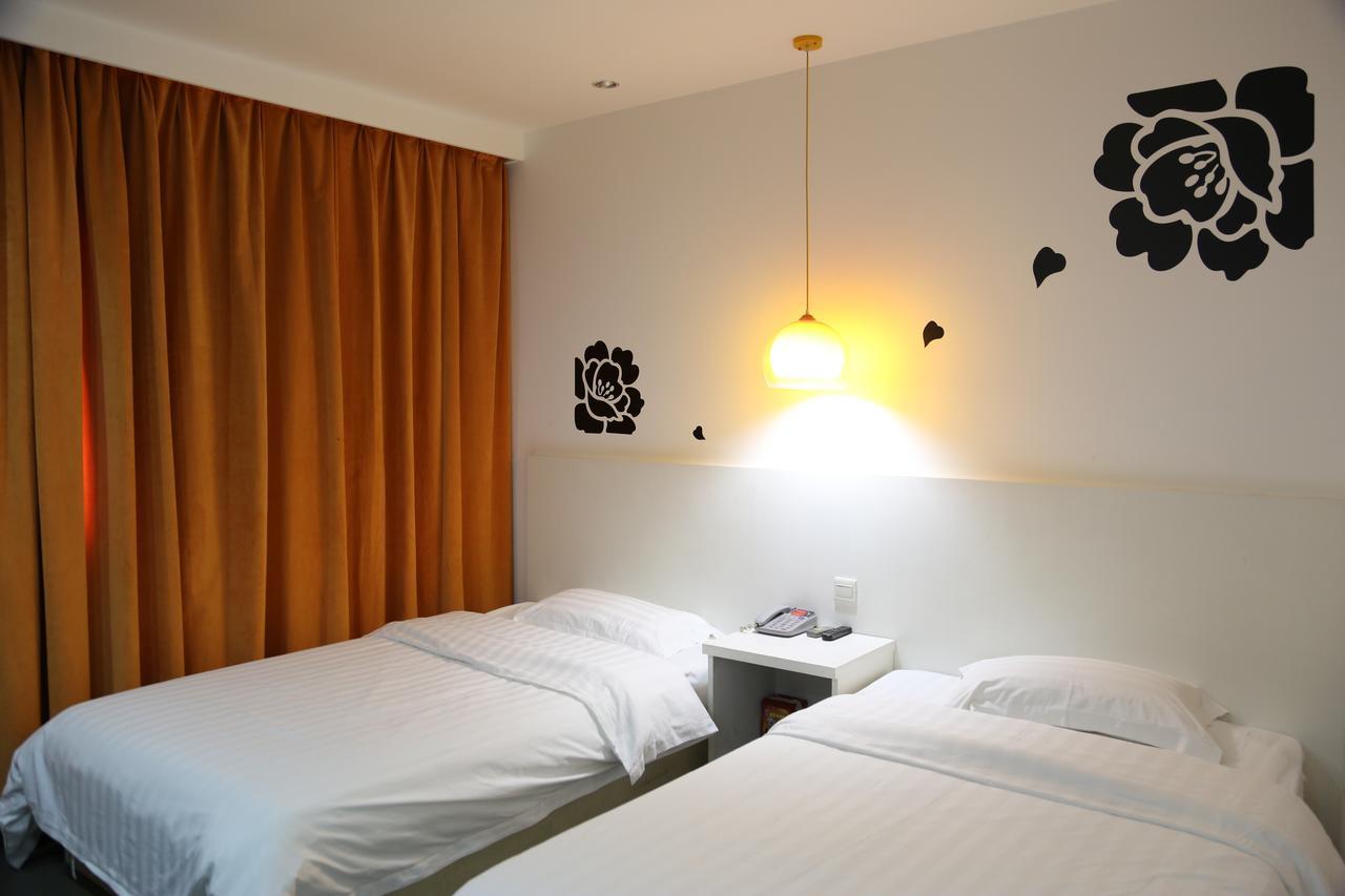 V8 Hotel Xilang Subway Branch Kuangcsou Kültér fotó