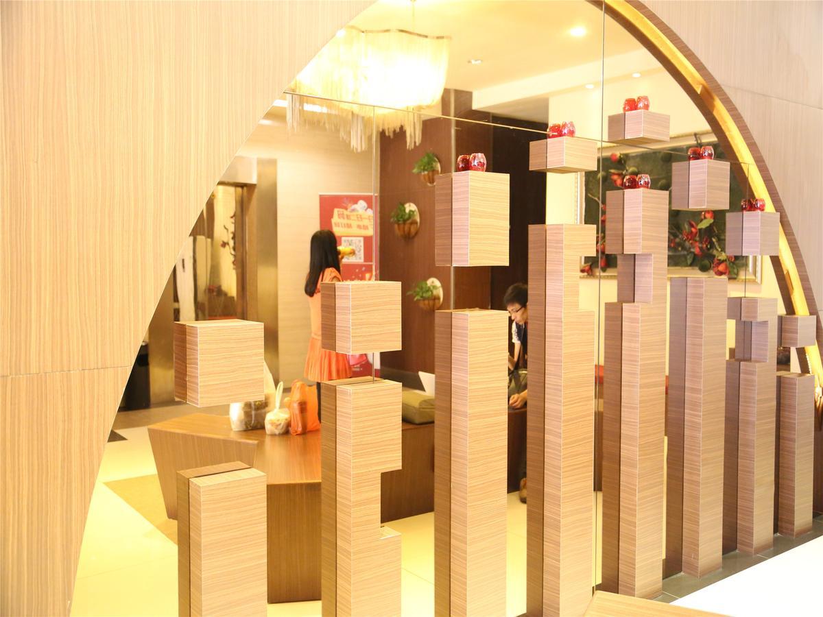 V8 Hotel Xilang Subway Branch Kuangcsou Kültér fotó